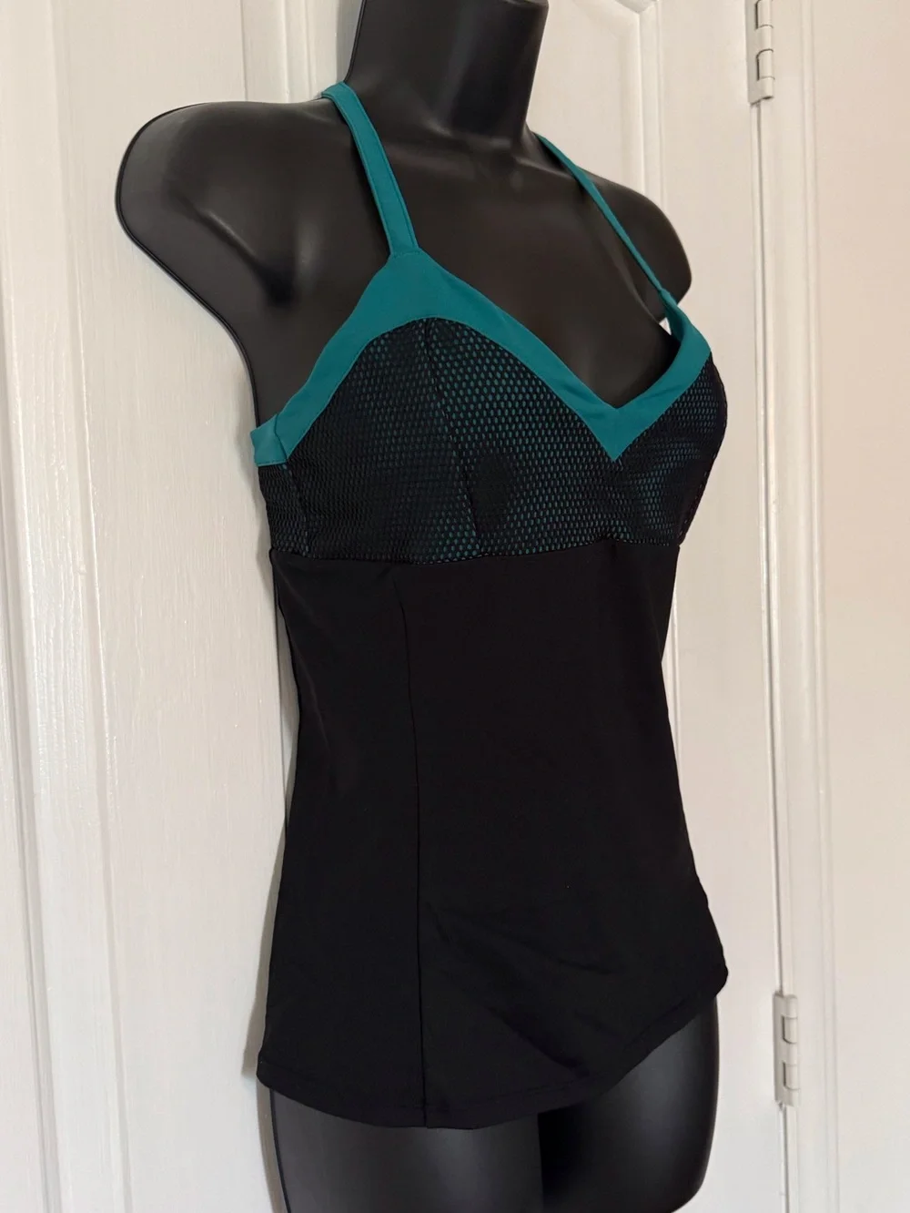 “ALO YOGA” Mesh Overlay Blossom Long Bra Tank Top